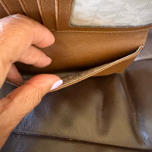 Michael Kors Brown Signature Logo Wristlet/Cellphone Wallet NWOT - Picture 5 of 6